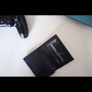 Bosca Essentials:FULL GUSSET, CARD CASE W/ I.D.